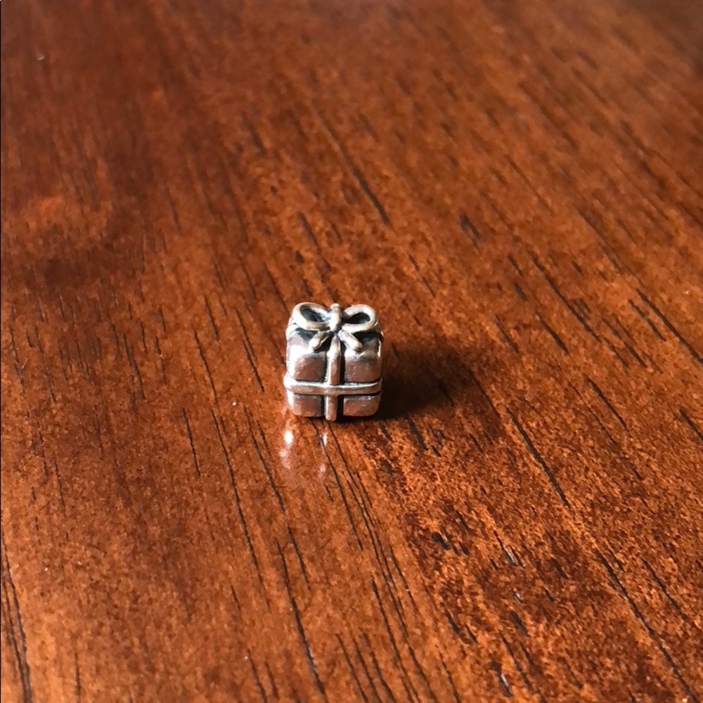 Pandora Giftbox Charm